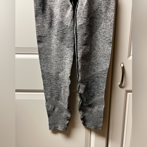 PINK Victoria's Secret Gray Seamless Leggings, Medium, NWOT - Picture 2 of 6